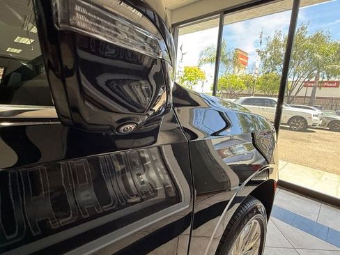 Used 2024 Cadillac Escalade Premium Luxury AWD/4WD image 34