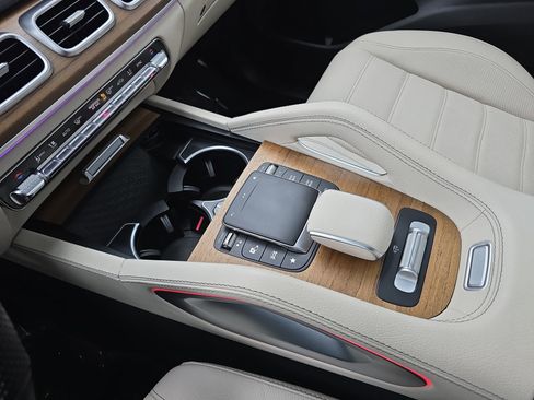 Certified 2023 Mercedes-Benz GLS 580 4MATIC image 26