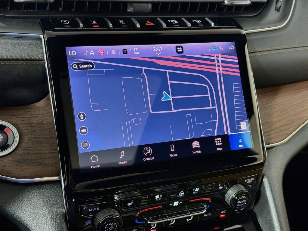 Used 2025 Jeep Grand Cherokee L Summit w/ Luxury Tech Group V AWD/4WD image 13
