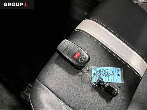 Used 2025 Toyota Camry SE w/ Convenience Package AWD/4WD image 15