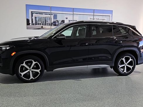 Used 2025 Volkswagen Tiguan SE FWD image 5