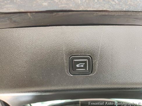 Used 2021 Chevrolet Traverse LT w/ LT Premium Package AWD/4WD image 25