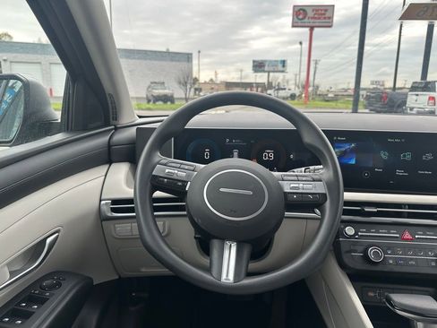 Used 2025 Hyundai Tucson SE image 10