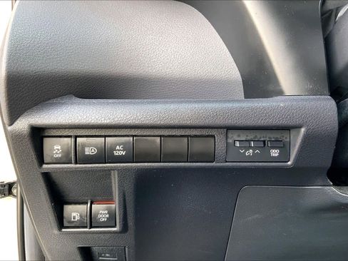 Used 2023 Toyota Sienna XSE w/ XSE Plus Package FWD image 33