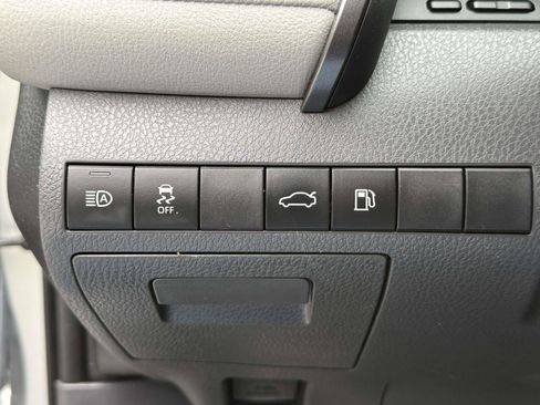 Used 2018 Toyota Camry SE FWD image 17