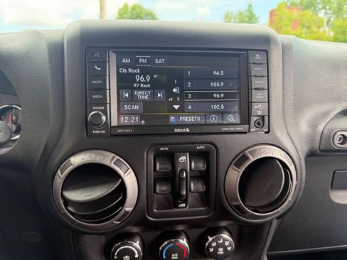 Used 2015 Jeep Wrangler Unlimited Sport w/ Quick Order Package 24S AWD/4WD image 19