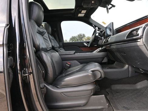 Used 2022 Lincoln Navigator Reserve image 24
