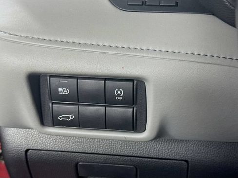 Used 2023 Toyota Highlander XLE AWD/4WD image 10