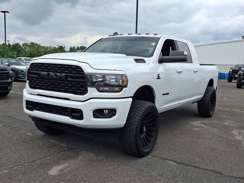 Used 2022 RAM 3500 Big Horn w/ Night Edition AWD/4WD image 5