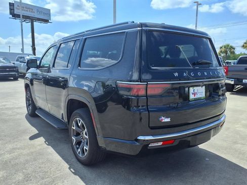 Used 2024 Jeep Wagoneer Series III AWD/4WD image 8