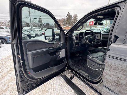 Used 2025 Ford F250 Platinum image 9