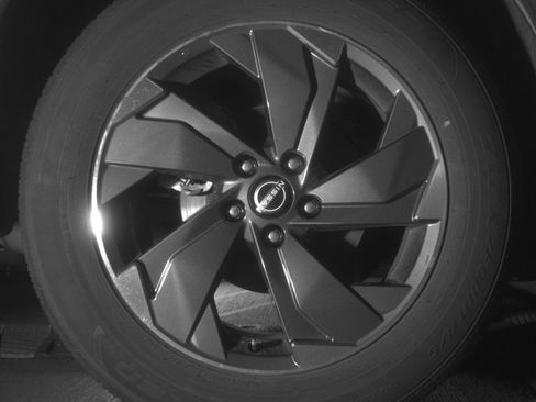 Used 2025 Nissan Rogue SV FWD image 15