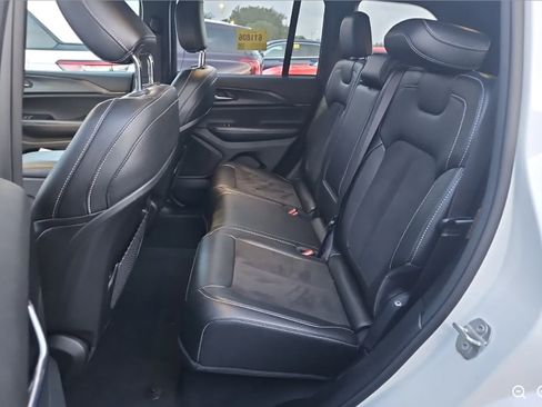 Used 2024 Jeep Grand Cherokee Altitude AWD/4WD image 9
