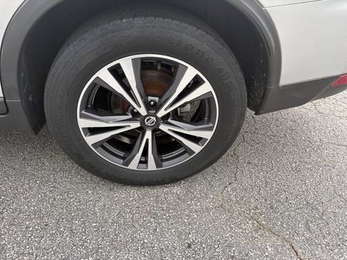Used 2018 Nissan Rogue SL FWD image 16