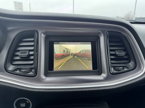 Used 2019 Dodge Challenger SXT image 19