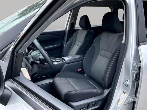 Used 2025 Nissan Rogue SV AWD/4WD image 8