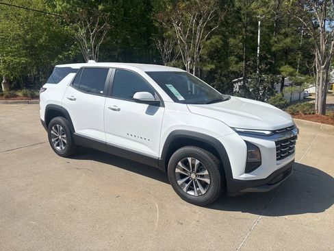New 2026 Chevrolet Equinox LT w/ Convenience Package II FWD image 3