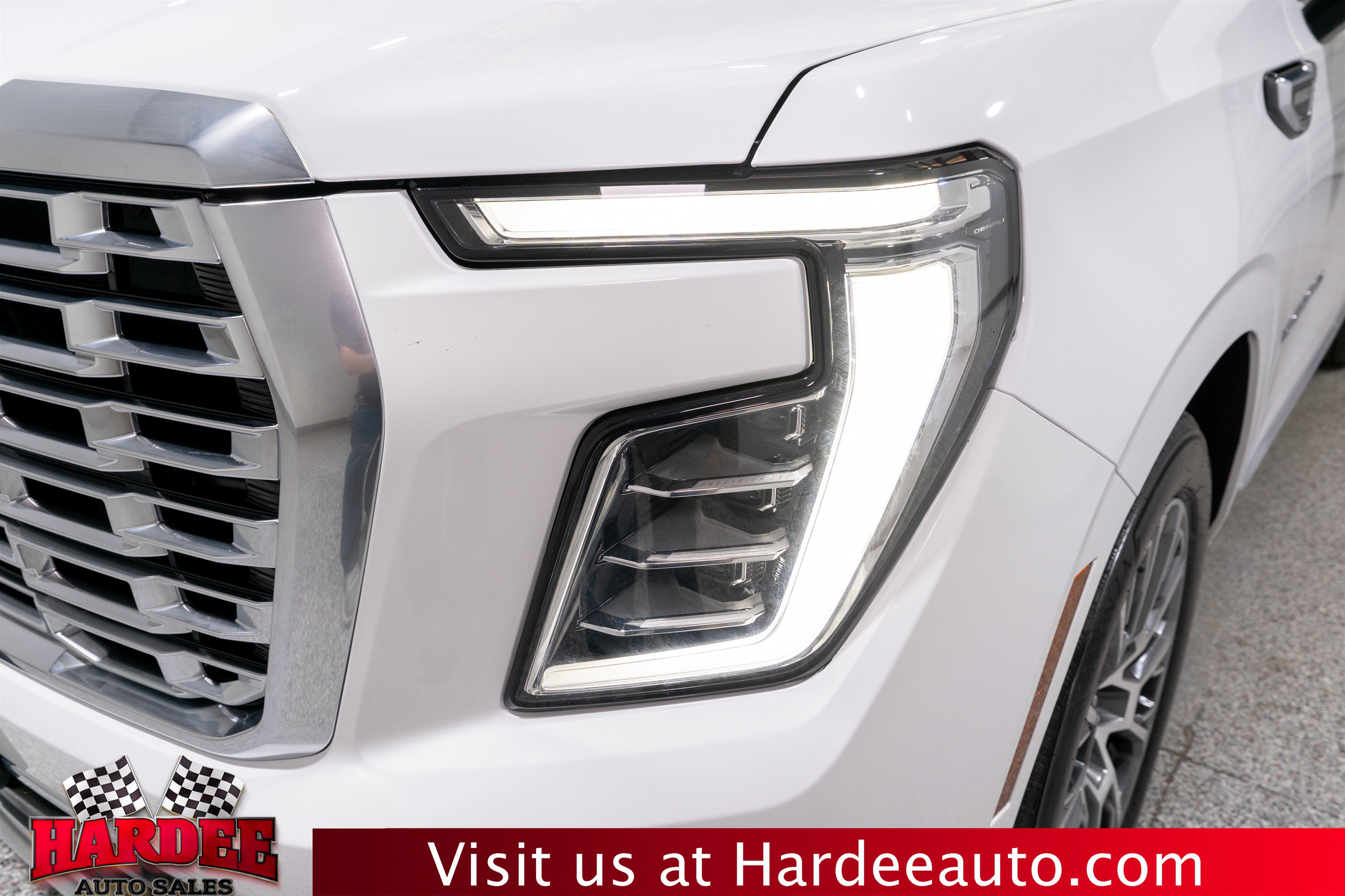 Used 2025 GMC Yukon XL Denali w/ Denali Reserve Package AWD/4WD image 8