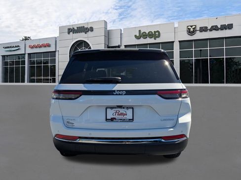 New 2026 Jeep Grand Cherokee Laredo 4x4 image 4