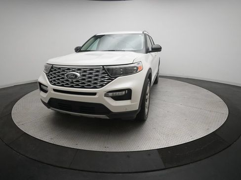Used 2020 Ford Explorer Platinum w/ Premium Technology Package AWD/4WD image 12
