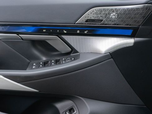 Used 2025 BMW M5 w/ Carbon Package image 17