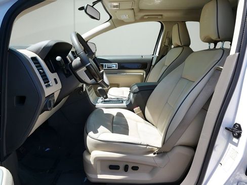 Used 2010 Lincoln MKX AWD image 10