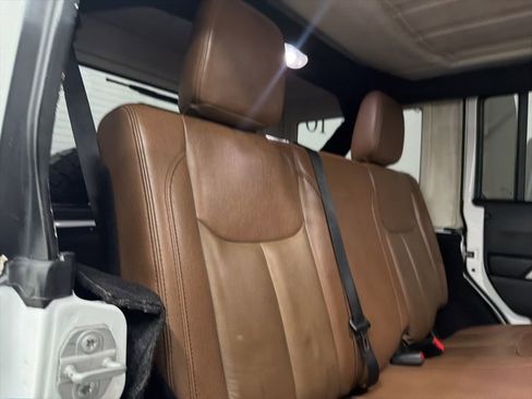 Used 2017 Jeep Wrangler Unlimited Sahara w/ Connectivity Group image 26