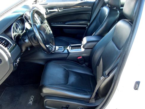 Used 2016 Chrysler 300 C image 17