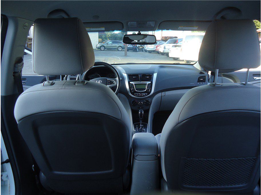 Used 2013 Hyundai Accent SE FWD image 18