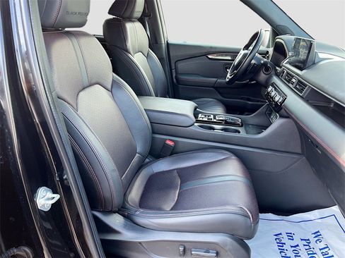 Used 2025 Honda Pilot Black Edition image 29