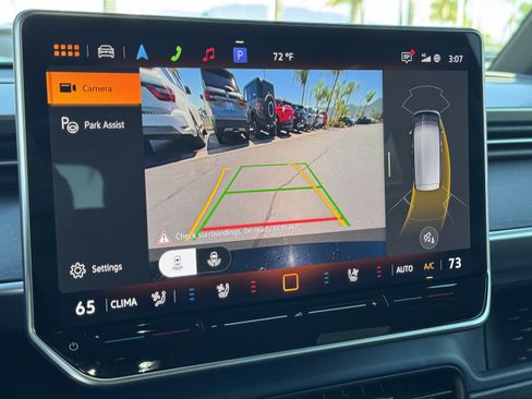 Certified 2025 Volkswagen ID. Buzz Pro S RWD image 24