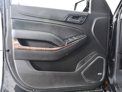 Used 2017 Chevrolet Suburban LT image 23