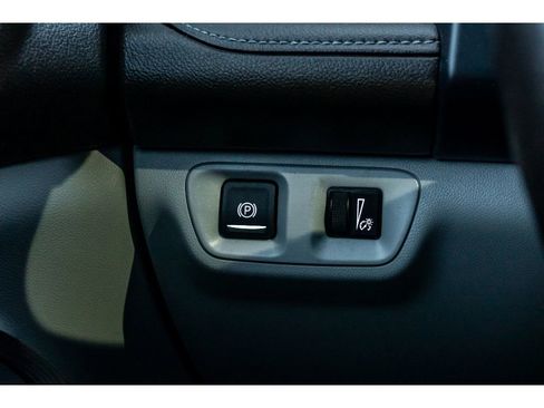 Used 2023 GMC Acadia SLT image 31