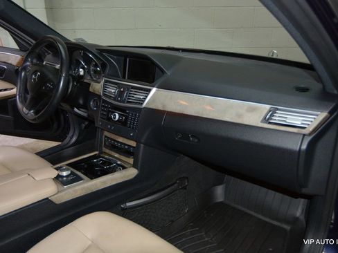 Used 2010 Mercedes-Benz E 350 4MATIC Sedan image 12