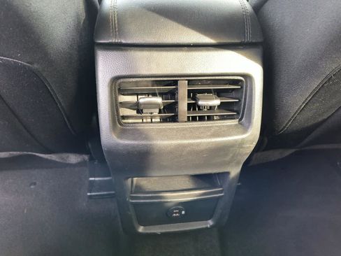 Used 2022 Ford Edge SE image 13