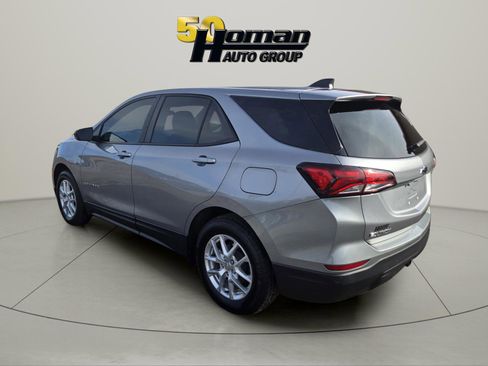 Used 2024 Chevrolet Equinox LS w/ LS Convenience Package FWD image 3