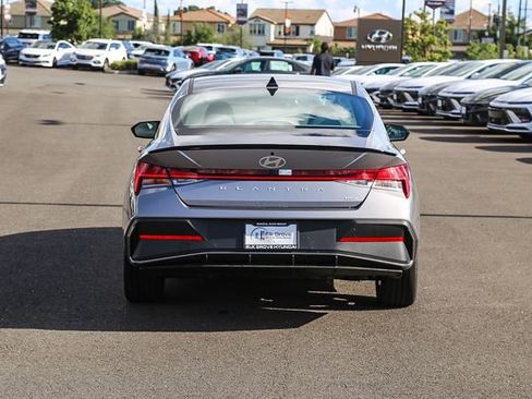 New 2025 Hyundai Elantra SEL FWD image 4