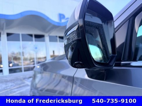 Used 2022 Chevrolet Suburban LT w/ Luxury Package image 15