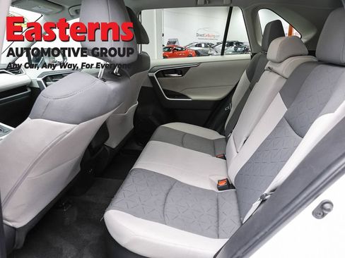 Used 2022 Toyota RAV4 XLE AWD/4WD image 21