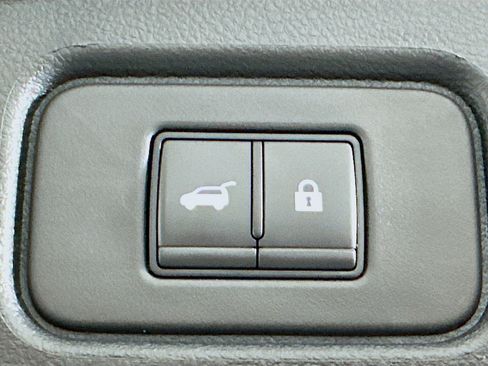 Used 2023 Nissan Pathfinder SL image 31