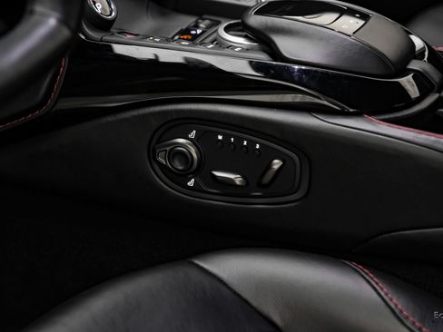 Used 2019 Aston Martin V8 Vantage Coupe RWD image 55