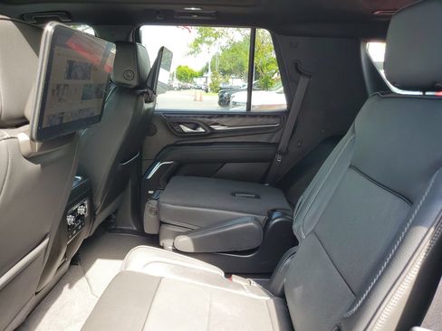 Used 2024 GMC Yukon Denali w/ Advanced Technology Package AWD/4WD image 11