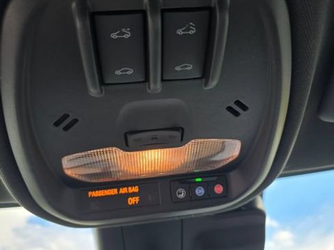 Used 2024 Chevrolet Trax RS w/ Sunroof Package FWD image 25