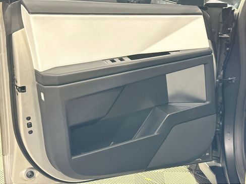 Used 2024 Tesla Cybertruck AWD Crew Cab image 15