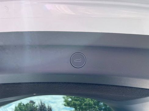 Used 2023 Tesla Model Y Long Range AWD/4WD image 15