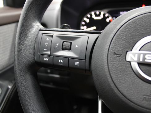 Used 2023 Nissan Rogue SV AWD/4WD image 37