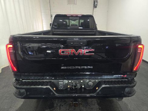 Used 2024 GMC Sierra 2500 AT4 w/ AT4 Premium Plus Package AWD/4WD image 6