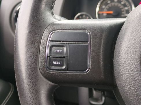 Used 2014 Jeep Compass Latitude image 23