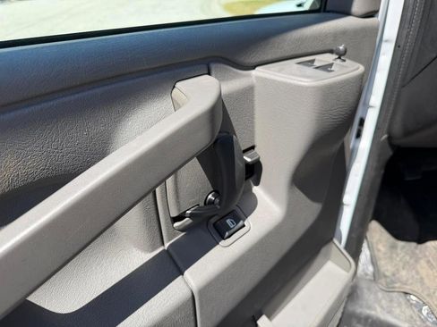 Used 2025 GMC Savana 3500 LT w/ LT Preferred Equipment Group RWD image 9