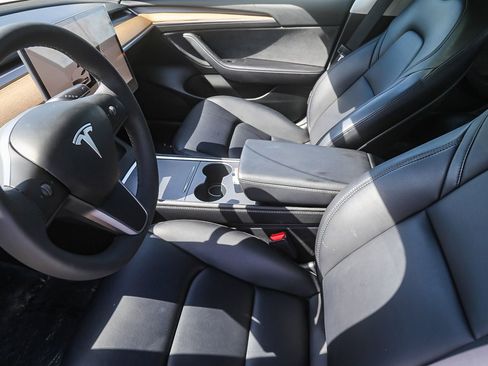 Used 2023 Tesla Model 3 Standard Range image 5